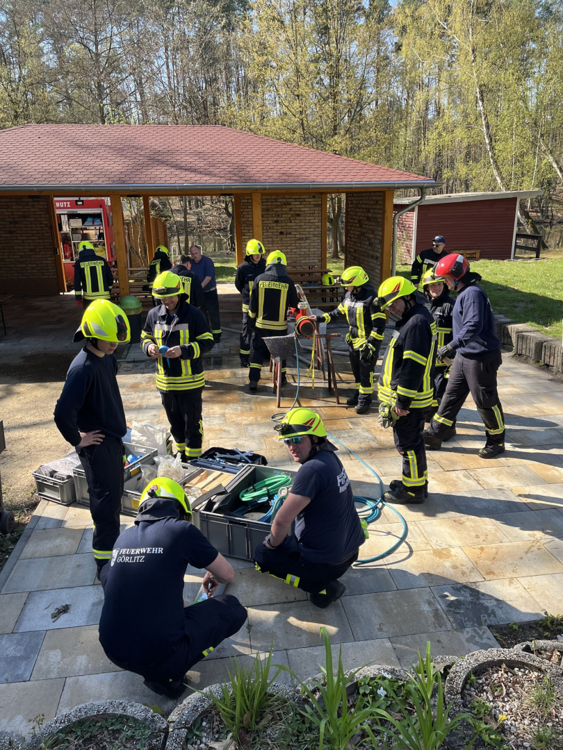 26 04 18 10 10 20 8200